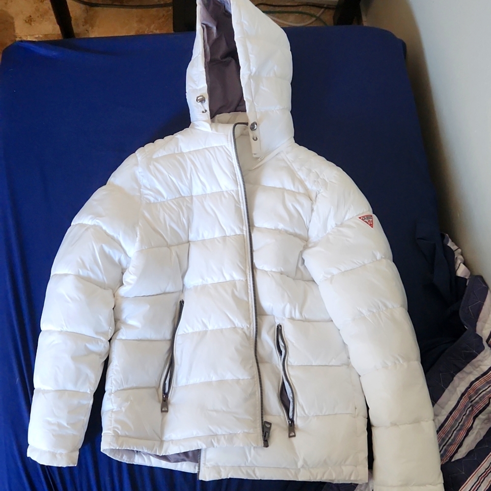 Guess white puffer